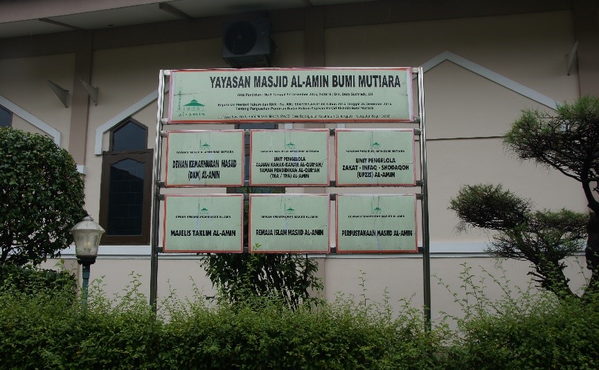 Papan Yayasan Masjid Al-Amin